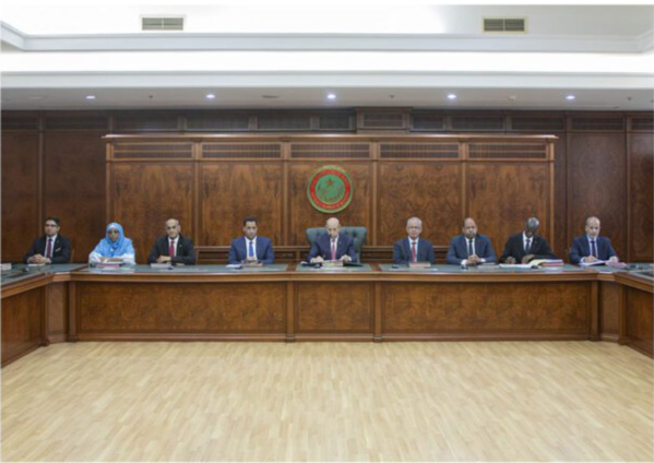 Le Président de la République somme le gouvernement à travailler avec l’esprit d’équipe Le Président de la République somme le gouvernement à travailler avec l’esprit d’équipe