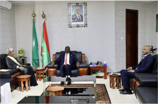 Le ministre des affaires étrangères reçoit le chargé d’affaires de l’ambassade du Sultanat d’Oman Le ministre des affaires étrangères reçoit le chargé d’affaires de l’ambassade du Sultanat d’Oman