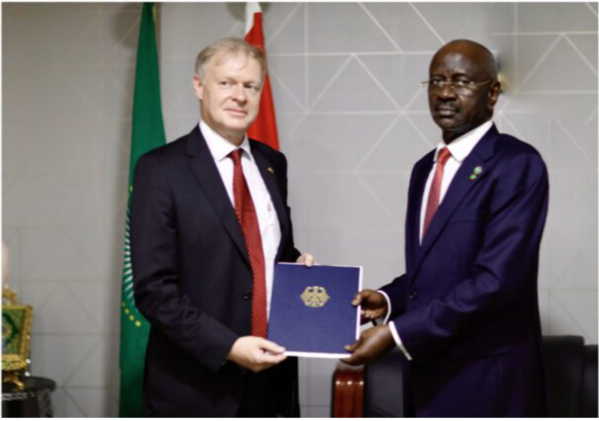 Le ministre des affaires étrangères reçoit les lettres de créance du nouvel ambassadeur d’Allemagne Le ministre des affaires étrangères reçoit les lettres de créance du nouvel ambassadeur d’Allemagne