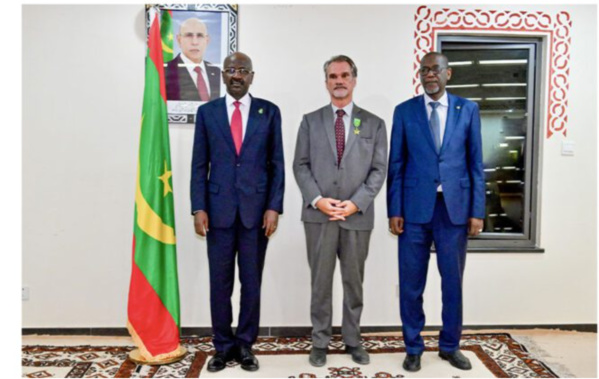 Le ministre des Affaires étrangères décore le représentant du Haut-Commissariat des Nations unies aux Droits de l’Homme Le ministre des Affaires étrangères décore le représentant du Haut-Commissariat des Nations unies aux Droits de l’Homme