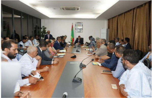 Le Premier ministre rencontre des responsables d’entreprises et de bureaux d’expertise chargés de l’exécution et du suivi des travaux publics Le Premier ministre rencontre des responsables d’entreprises et de bureaux d’expertise chargés de l’exécution et du suivi des travaux publics