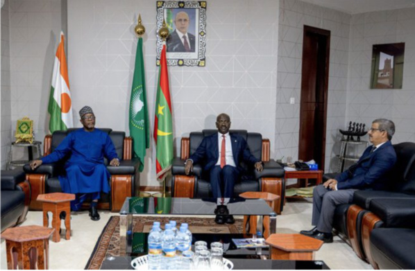 Le ministre des Affaires étrangères s’entretient avec son homologue nigérien Le ministre des Affaires étrangères s’entretient avec son homologue nigérien