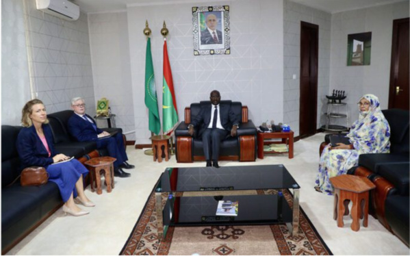 Le ministre des Affaires étrangères reçoit une copie des lettres de créance du nouvel ambassadeur de l’UE Le ministre des Affaires étrangères reçoit une copie des lettres de créance du nouvel ambassadeur de l’UE