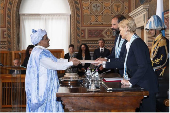 Notre ambassadeur auprès de la République de Saint Marin avec résidence à Rome présente ses lettres de créances Notre ambassadeur auprès de la République de Saint Marin avec résidence à Rome présente ses lettres de créances