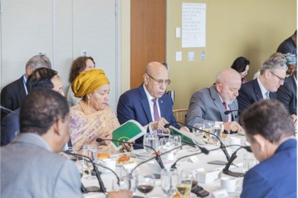 Le Président de la République, participe à un déjeuner de l’Alliance du Pacte de Paris pour les peuples et la planète Terre Le Président de la République, participe à un déjeuner de l’Alliance du Pacte de Paris pour les peuples et la planète Terre