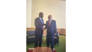 Le ministre des Affaires étrangères rencontre son homologue bahreïni Le ministre des Affaires étrangères rencontre son homologue bahreïni