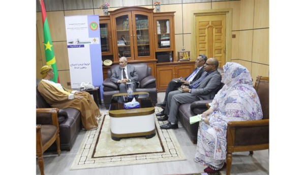 Le ministre de la Justice reçoit le chargé du Sultanat d’Oman Le ministre de la Justice reçoit le chargé du Sultanat d’Oman