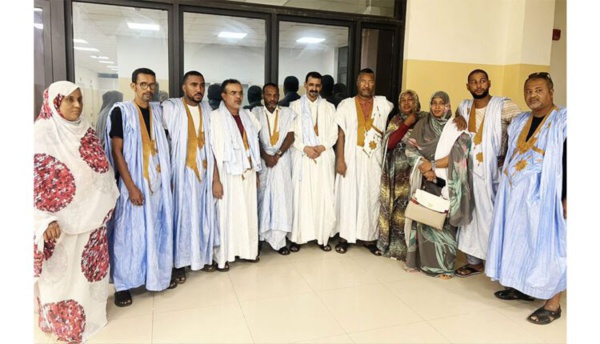 Le ministre de la Culture et des Arts s’enquiert de la santé du grand artiste M. Bouh Ould Baouba Jiddou Le ministre de la Culture et des Arts s’enquiert de la santé du grand artiste M. Bouh Ould Baouba Jiddou