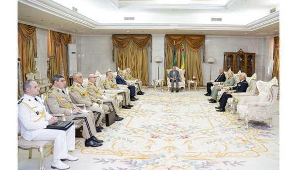 Le président de la République, président de l’Union africaine, reçoit une délégation militaire algérienne de haut niveau Le président de la République, président de l’Union africaine, reçoit une délégation militaire algérienne de haut niveau