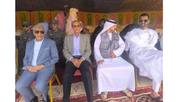 Zouerate : la Fondation Khalifa Ben Zayed pour les œuvres humanitaires distribue des vivres aux familles sinistrées du fait des pluies Zouerate : la Fondation Khalifa Ben Zayed pour les œuvres humanitaires distribue des vivres aux familles sinistrées du fait des pluies