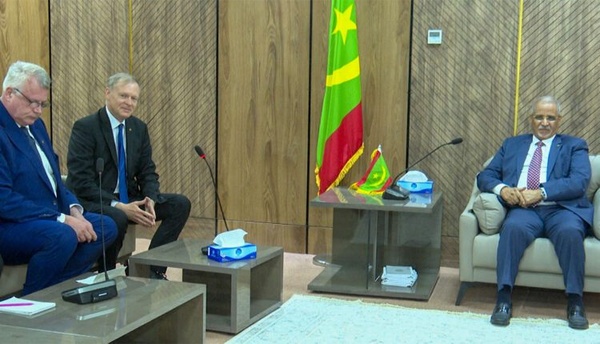 Le Président de l’Assemblée nationale reçoit l’Ambassadeur d’Allemagne, accompagné de parlementaires Le Président de l’Assemblée nationale reçoit l’Ambassadeur d’Allemagne, accompagné de parlementaires