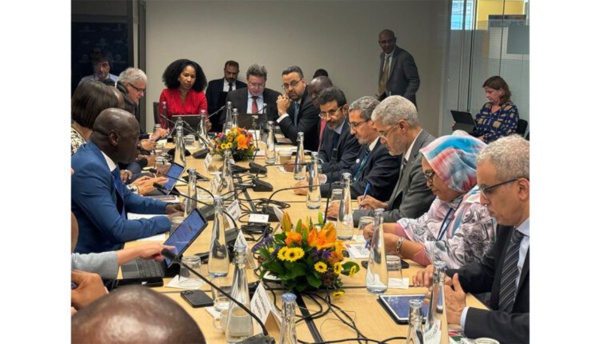 La délégation mauritanienne aux réunions annuelles des institutions de Bretton Woods s’entretient avec le vice-président de la Banque mondiale La délégation mauritanienne aux réunions annuelles des institutions de Bretton Woods s’entretient avec le vice-président de la Banque mondiale