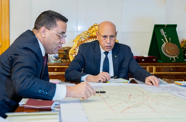 Le Président de la République ordonne l’affectation de 50 milliards d’ouguiyas anciennes au financement d’un programme urgent de développement et de modernisation de la ville de Nouakchott Le Président de la République ordonne l’affectation de 50 milliards d’ouguiyas anciennes au financement d’un programme urgent de développement et de modernisation de la ville de Nouakchott
