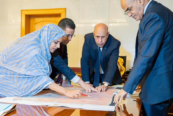 Le Président de la République ordonne l’affectation de 50 milliards d’ouguiyas anciennes au financement d’un programme urgent de développement et de modernisation de la ville de Nouakchott Le Président de la République ordonne l’affectation de 50 milliards d’ouguiyas anciennes au financement d’un programme urgent de développement et de modernisation de la ville de Nouakchott