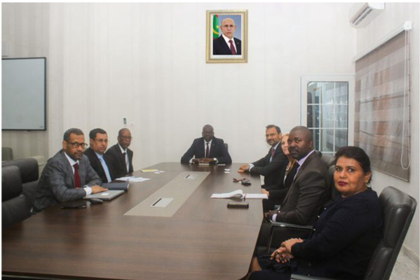 Le ministre délégué auprès du ministre de l’Économie et des Finances, chargé du budget, reçoit une mission de la Banque mondiale Le ministre délégué auprès du ministre de l’Économie et des Finances, chargé du budget, reçoit une mission de la Banque mondiale