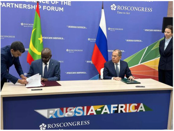 Le ministre des Affaires étrangères signe avec son homologue russe un protocole d’entente dans le domaine de la coopération culturelle Le ministre des Affaires étrangères signe avec son homologue russe un protocole d’entente dans le domaine de la coopération culturelle