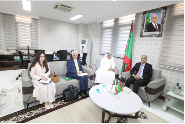 Le ministre de l’Économie et des Finances reçoit une délégation du FADES Le ministre de l’Économie et des Finances reçoit une délégation du FADES