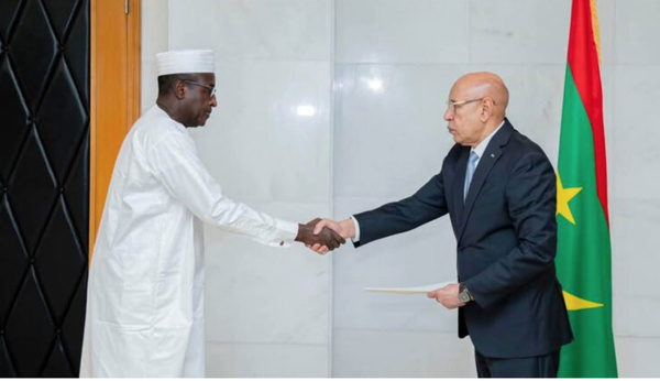 Le Président de la République reçoit les lettres de créance du nouvel ambassadeur Tchadien Le Président de la République reçoit les lettres de créance du nouvel ambassadeur Tchadien