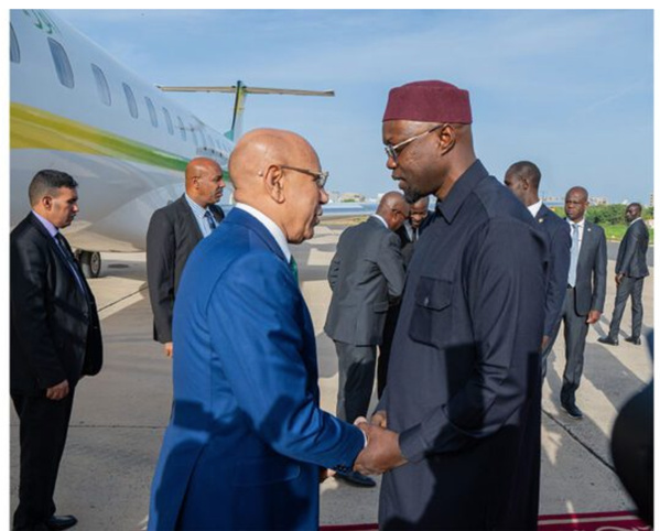 Le président de la République et président de l’Union africaine arrive à Dakar pour participer à la commémoration du massacre du camp de Thiaroye Le président de la République et président de l’Union africaine arrive à Dakar pour participer à la commémoration du massacre du camp de Thiaroye