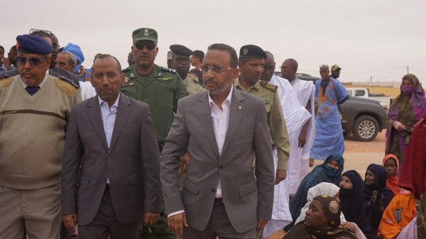 Le délégué général de Taazour inaugure une école dans le quartier d’El Jadida à Tidjikja Le délégué général de Taazour inaugure une école dans le quartier d’El Jadida à Tidjikja