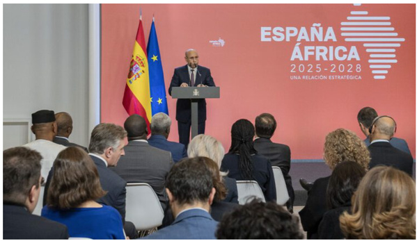 Le Président de la République, Président de l’Union africaine, prononce un important discours à la cérémonie de lancement de la stratégie Espagne-Afrique 2024-2028 Le Président de la République, Président de l’Union africaine, prononce un important discours à la cérémonie de lancement de la stratégie Espagne-Afrique 2024-2028