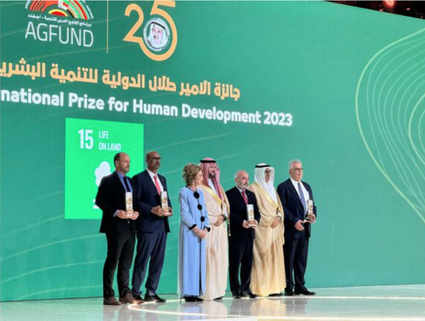 La Mauritanie reçoit le prix international Prince Talal pour le développement humain La Mauritanie reçoit le prix international Prince Talal pour le développement humain