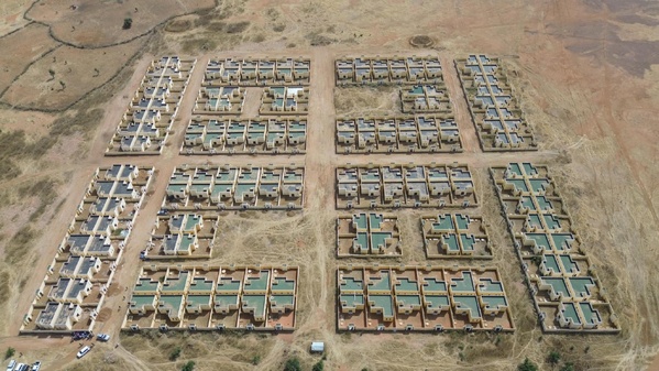 Le Délégué général de Taazour supervise l’inauguration d’une centrale hybride dans le village de Mbeidi Assagha Le Délégué général de Taazour supervise l’inauguration d’une centrale hybride dans le village de Mbeidi Assagha