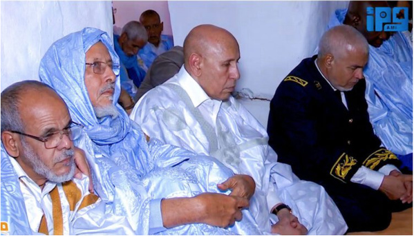 Le Président de la République accomplit la prière du vendredi à l’ancienne mosquée de Chinguitty Le Président de la République accomplit la prière du vendredi à l’ancienne mosquée de Chinguitty