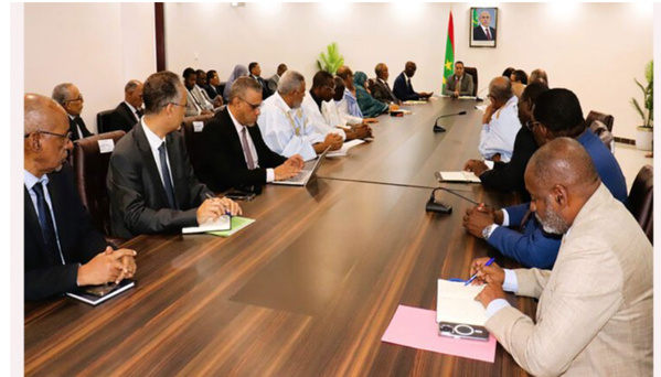 Le Premier ministre préside une réunion sur les plateformes « Société de la santé » et « Société de l’éducation ». Le Premier ministre préside une réunion sur les plateformes « Société de la santé » et « Société de l’éducation ».