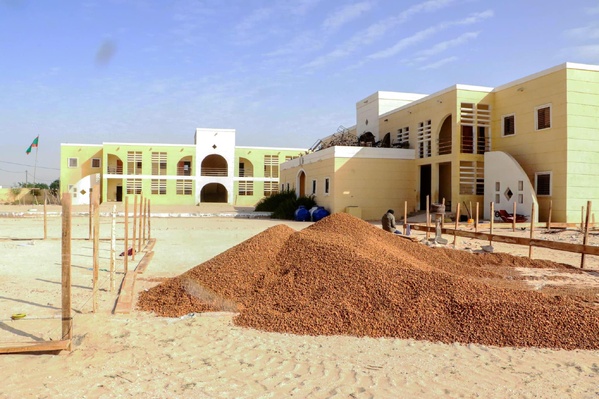 Le Délégué TAAZOUR s’enquiert du déroulement des travaux dans certains écoles dans les wilayas de Noukchott Le Délégué TAAZOUR s’enquiert du déroulement des travaux dans certains écoles dans les wilayas de Noukchott