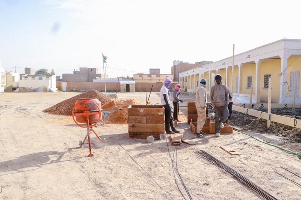 Le Délégué TAAZOUR s’enquiert du déroulement des travaux dans certains écoles dans les wilayas de Noukchott Le Délégué TAAZOUR s’enquiert du déroulement des travaux dans certains écoles dans les wilayas de Noukchott