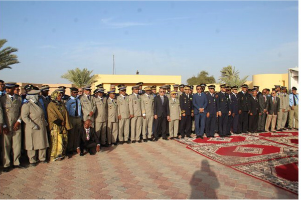 Le ministre de l’Intérieur décore des administrateurs, des fonctionnaires, des officiers, sous-officiers, gardes et agents Le ministre de l’Intérieur décore des administrateurs, des fonctionnaires, des officiers, sous-officiers, gardes et agents