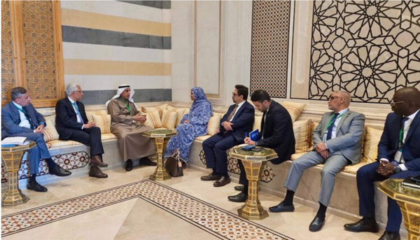 La ministre de l’Hydraulique s’entretient avec le directeur général du FADES La ministre de l’Hydraulique s’entretient avec le directeur général du FADES