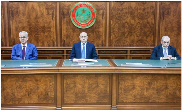 Le Président de la République supervise la cérémonie de prestation de serment de l’Inspecteur Général de l’Etat et d’un Inspecteur d’Etat à l’Inspection Générale Le Président de la République supervise la cérémonie de prestation de serment de l’Inspecteur Général de l’Etat et d’un Inspecteur d’Etat à l’Inspection Générale