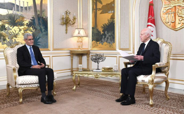 Le ministre de l’Economie et des Finances remet un message du Président de la République au Président de la Tunisie Le ministre de l’Economie et des Finances remet un message du Président de la République au Président de la Tunisie