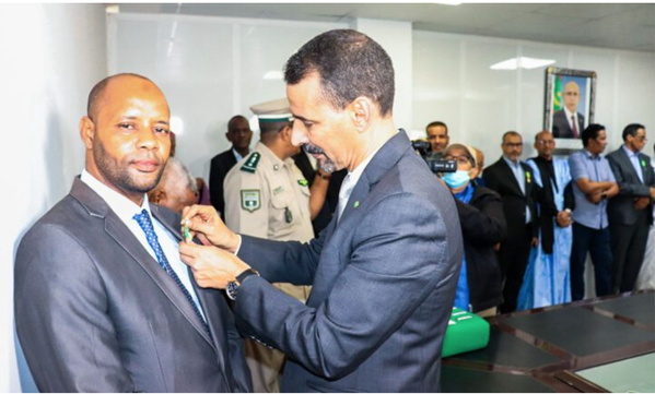 Le ministre de la culture décore plusieurs fonctionnaires et agents du secteur Le ministre de la culture décore plusieurs fonctionnaires et agents du secteur