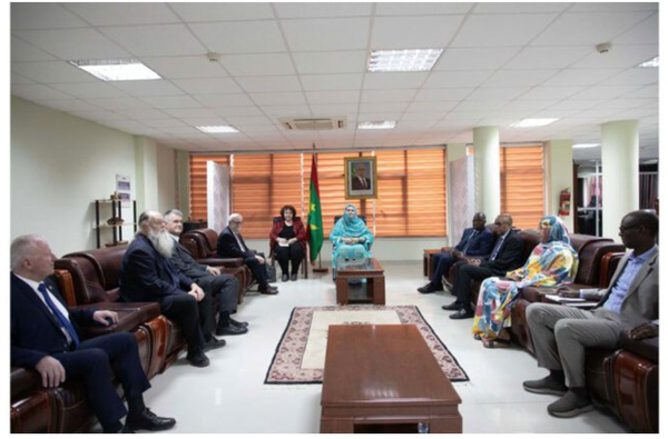 La ministre du Commerce s’entretient avec une délégation parlementaire tchèque La ministre du Commerce s’entretient avec une délégation parlementaire tchèque