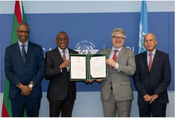 La Mauritanie remet officiellement les instruments de ratification des protocoles d’amendement de la Convention de Chicago au Secrétaire général l’OACI La Mauritanie remet officiellement les instruments de ratification des protocoles d’amendement de la Convention de Chicago au Secrétaire général l’OACI