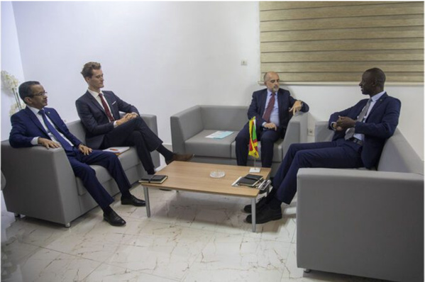 Le ministre des Mines et de l’Industrie reçoit l’ambassadeur de France Le ministre des Mines et de l’Industrie reçoit l’ambassadeur de France