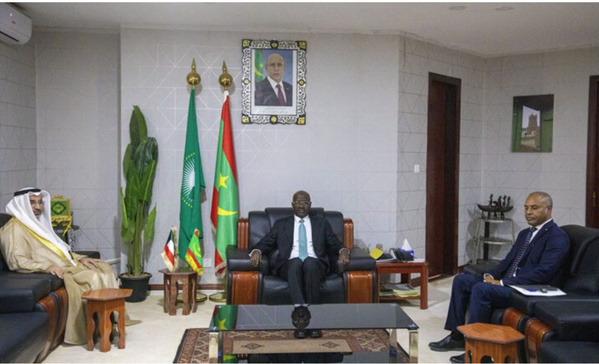 Le ministre des Affaires étrangères reçoit l’ambassadeur du Koweït Le ministre des Affaires étrangères reçoit l’ambassadeur du Koweït