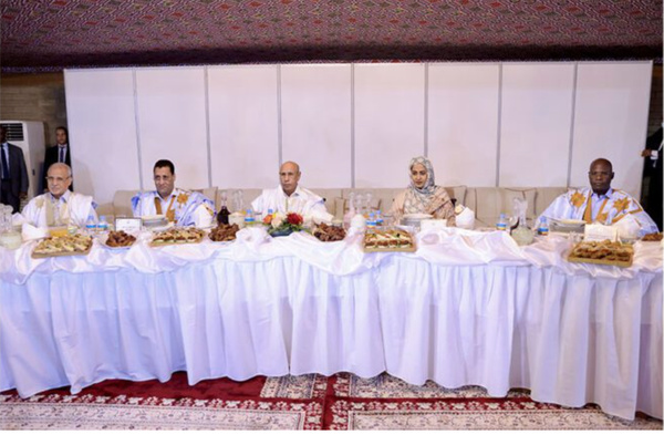 Le Président de la République offre un Iftar en l’honneur des présidents des partis politiques, des imams et de représentants des organisations de la société civile Le Président de la République offre un Iftar en l’honneur des présidents des partis politiques, des imams et de représentants des organisations de la société civile