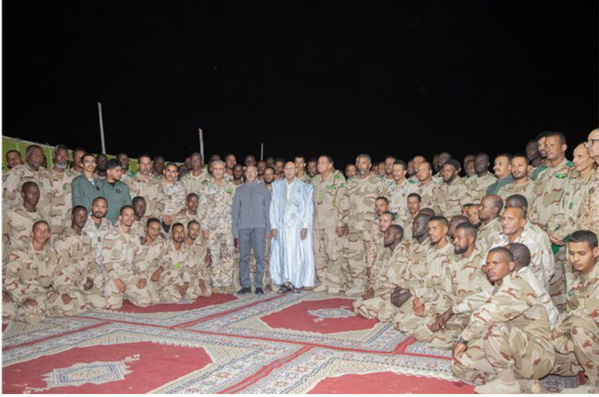 Le président de la République participe à un Iftar avec les soldats de la base militaire de Lemreiya Le président de la République participe à un Iftar avec les soldats de la base militaire de Lemreiya