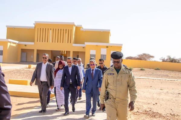 Le Délégué Général à la Solidarité Taazour inaugure l’école ‘’Dubaï’’ à Kiffa Le Délégué Général à la Solidarité Taazour inaugure l’école ‘’Dubaï’’ à Kiffa