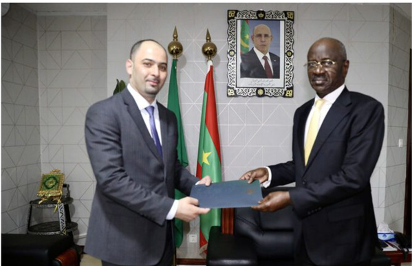 Le ministre des Affaires étrangères reçoit une copie figurée des lettres de créances de l’ambassadeur d’Algérie Le ministre des Affaires étrangères reçoit une copie figurée des lettres de créances de l’ambassadeur d’Algérie