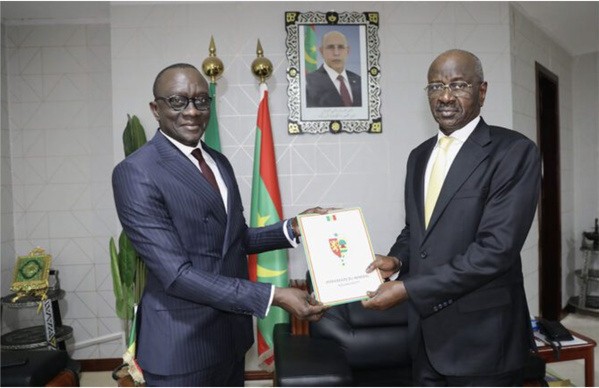 Le ministre des affaires étrangères reçoit une copie figurée des lettres de créance de l’ambassadeur du Sénégal Le ministre des affaires étrangères reçoit une copie figurée des lettres de créance de l’ambassadeur du Sénégal