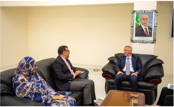 Le commissaire aux droits de l’homme s’entretient avec le représentant résident de l’UNICEF Le commissaire aux droits de l’homme s’entretient avec le représentant résident de l’UNICEF