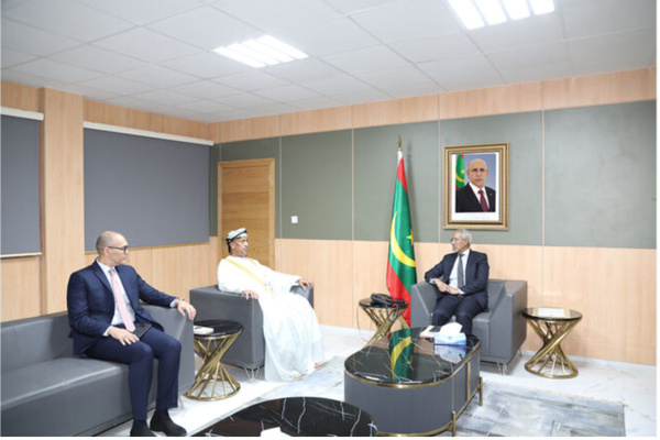 Le Ministre de la Défense reçoit l’Ambassadeur du Sultanat d’Oman à Nouakchott Le Ministre de la Défense reçoit l’Ambassadeur du Sultanat d’Oman à Nouakchott