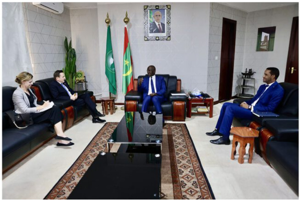 Le ministre des Affaires étrangères reçoit le chargé d’affaires à l’ambassade des États Unis