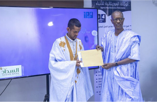 L’Agence Mauritanienne d’Information distribue les prix de la troisième semaine du concours « Votre Culture » L’Agence Mauritanienne d’Information distribue les prix de la troisième semaine du concours « Votre Culture »
