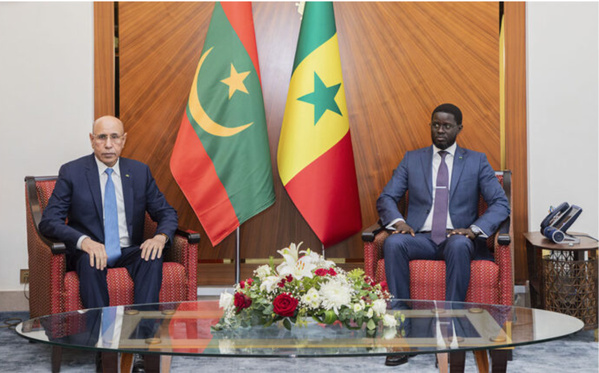 Le Président de la République s’entretient à Dakar avec son homologue sénégalais Le Président de la République s’entretient à Dakar avec son homologue sénégalais